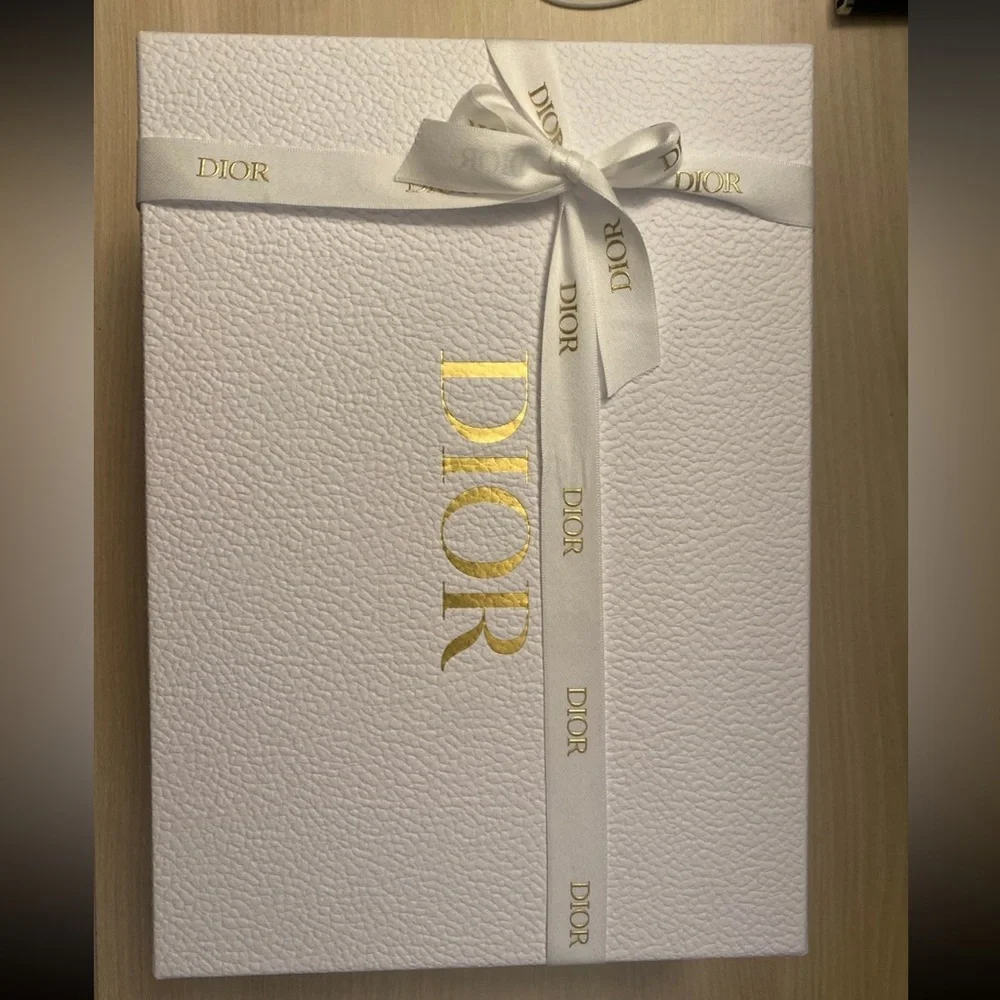 Dior gift box - Picture 2 of 8